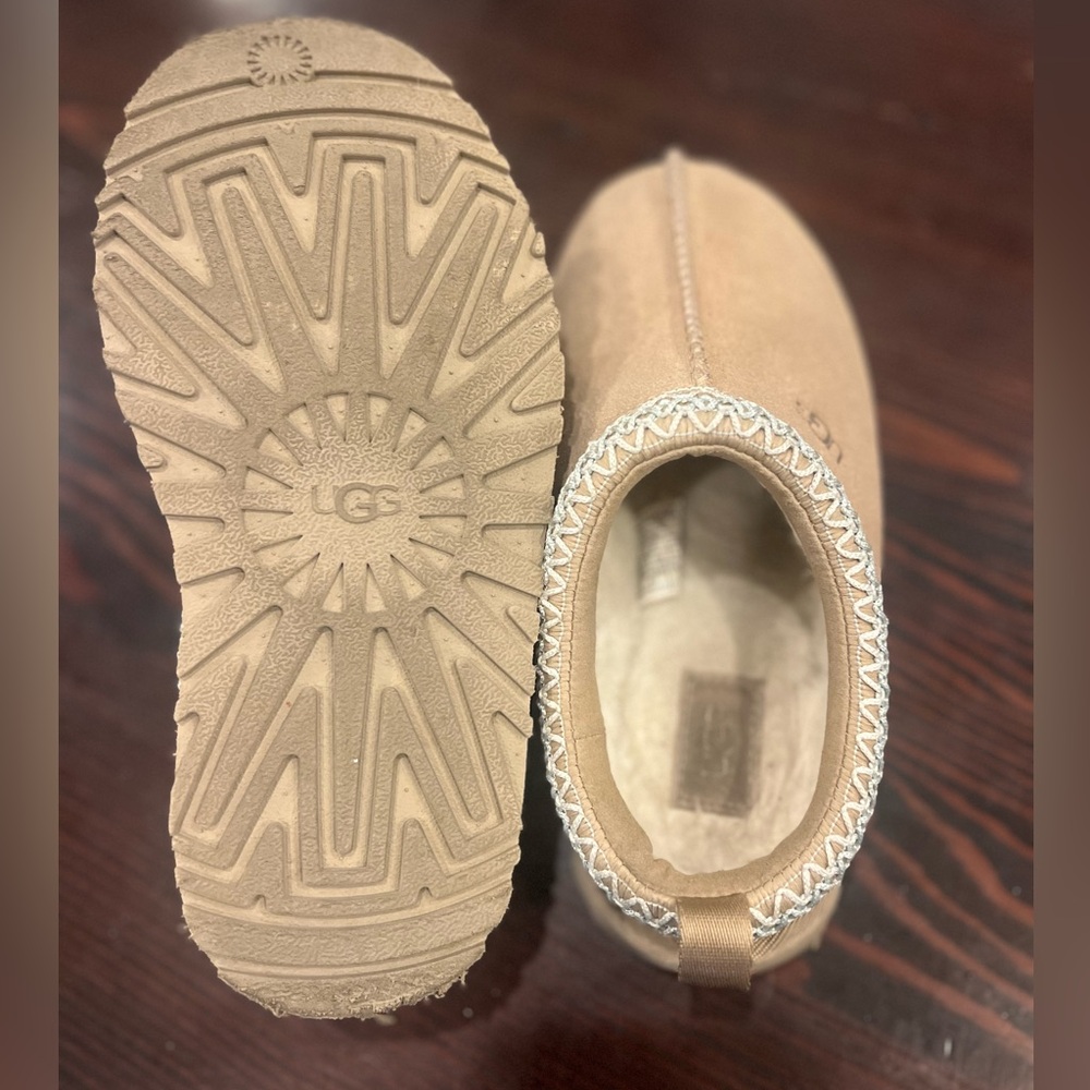 UGG Taz Girls Kids Tan With Teal Suede Slippers Size 13 EUC - Picture 3 of 7